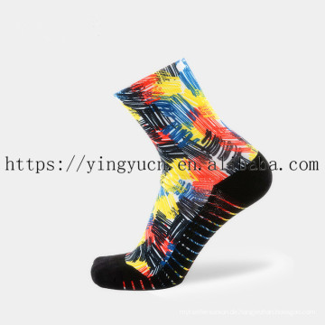 Professionelle benutzerdefinierte Herrensocken Baumwolle und Spandex bequeme sublimierte bedruckte Socken für Herren